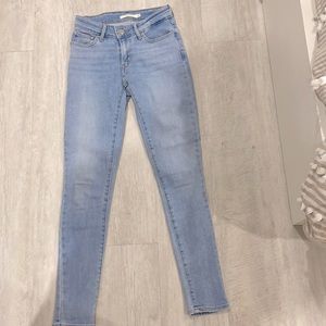 Levi’s light blue skinny jeans